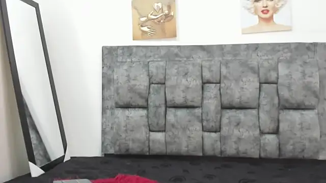 Snapshot of Chloe_diamondss chatting on March 16, 2025, 3:36 am Chloe diamondss online show from March 16, 2025, 3:36 am