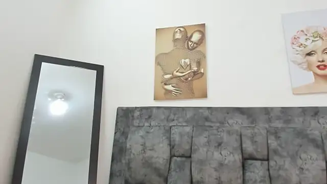 Snapshot of Chloe_diamondss chatting on March 17, 2025, 9:33 am Chloe diamondss online show from March 17, 2025, 9:33 am