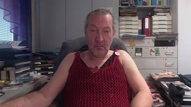 HMStraps01 online show from December 5, 2025, 11:41 am