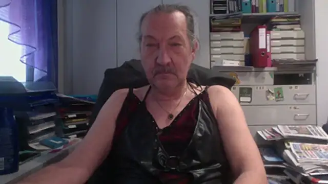 HMStraps01 online show from January 15, 2026, 11:26 am