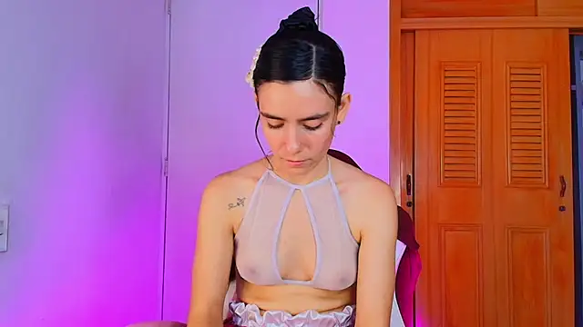 Peach Rose  online show from March 9, 2025, 9:25 pm