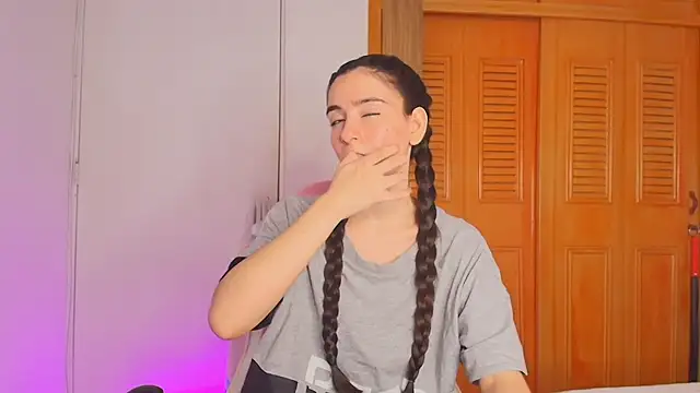 Peach Rose  online show from October 27, 2025, 10:14 pm