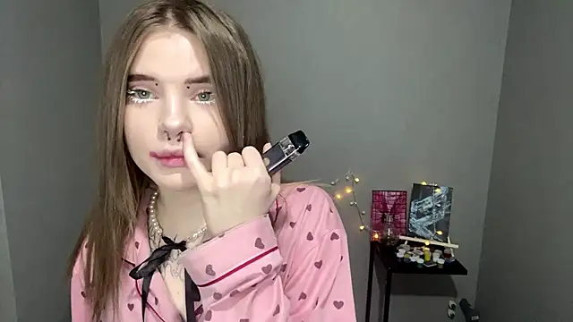 CarolinePepper online show from March 10, 2025, 5:07 pm