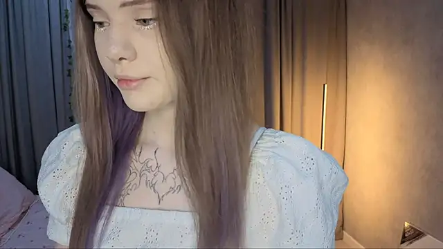 CarolinePepper online show from April 15, 2026, 2:13 pm