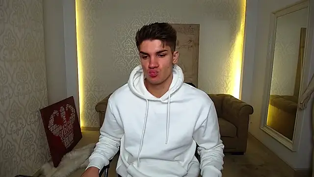 MaxKaiden online show from September 30, 2025, 4:50 am