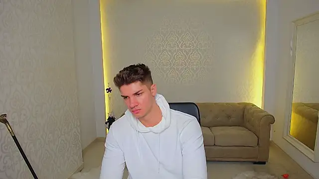 MaxKaiden online show from November 5, 2025, 5:40 am