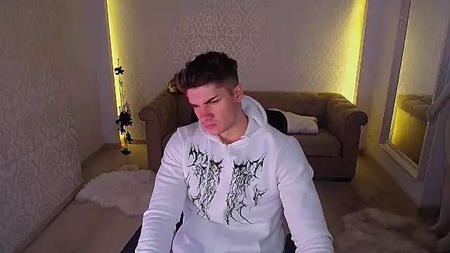 MaxKaiden online show from November 25, 2025, 5:40 am