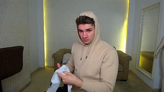 MaxKaiden online show from February 4, 2026, 5:46 am