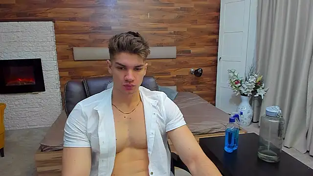 MaxKaiden online show from March 12, 2026, 5:13 am