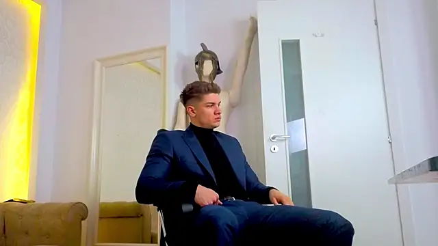 MaxKaiden online show from April 19, 2026, 4:12 am