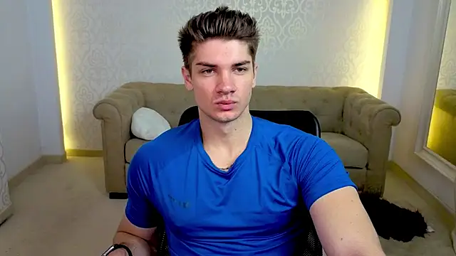 MaxKaiden online show from June 3, 2026, 3:53 am
