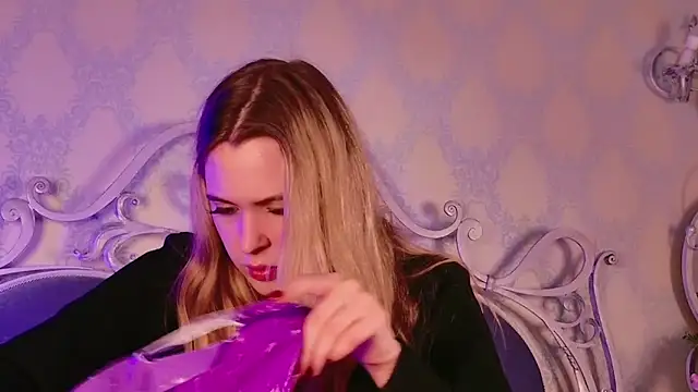 BECKI VRES online show from October 2, 2025, 8:49 pm