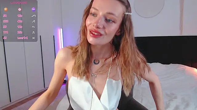 LunaticaBae online show from April 12, 2026, 2:49 am