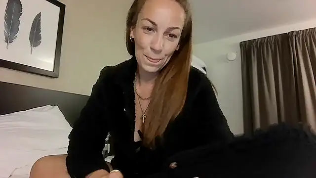 Edenfox- online show from April 12, 2026, 7:41 pm