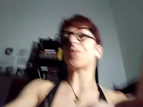 Snapshot of MirianaB chatting on October 8, 2025, 7:33 pm MirianaB online show from October 8, 2025, 7:33 pm