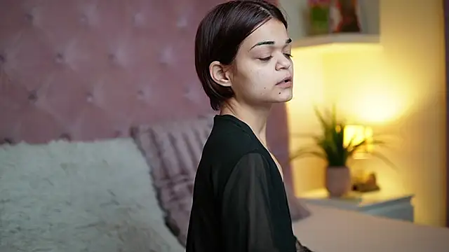 MaiaMini online show from October 29, 2025, 10:00 pm