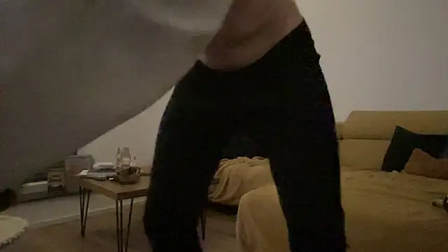 Snapshot of larsfrommars1992 chatting on February 16, 2025, 5:37 pm larsfrommars1992 online show from February 16, 2025, 5:37 pm