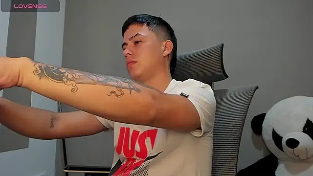 mattiwsmorris  online show from November 12, 2025, 1:44 pm