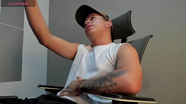 mattiwsmorris  online show from December 2, 2025, 10:16 pm