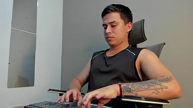 mattiwsmorris  online show from December 5, 2025, 6:00 am