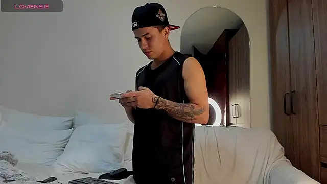 mattiwsmorris  online show from April 18, 2026, 4:05 am