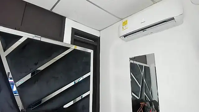 Rubyxht online show from November 13, 2025, 12:37 pm