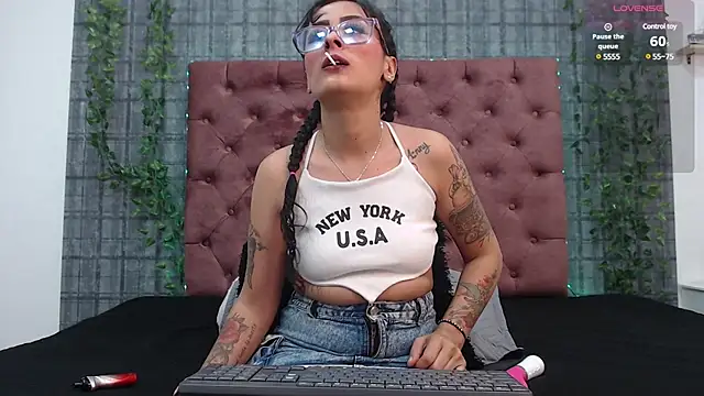 Snapshot of Mia__coluccy chatting on February 17, 2025, 3:04 am Mia coluccy online show from February 17, 2025, 3:04 am