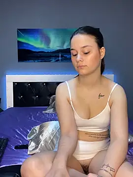 Snapshot of Siena_Amaris chatting on March 13, 2025, 9:43 am Siena Amaris online show from March 13, 2025, 9:43 am