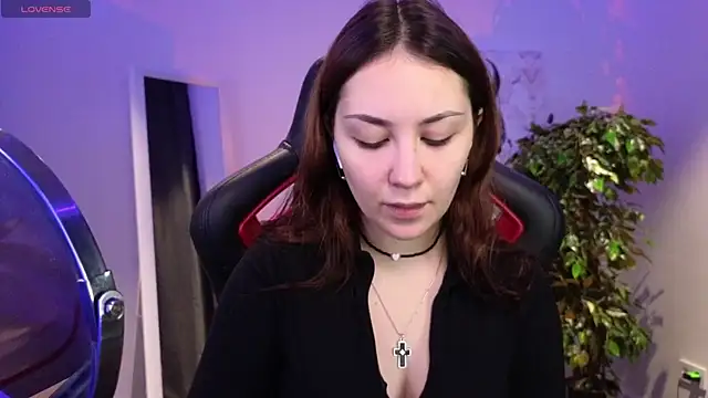 AshleySkott  online show from December 18, 2025, 8:42 am