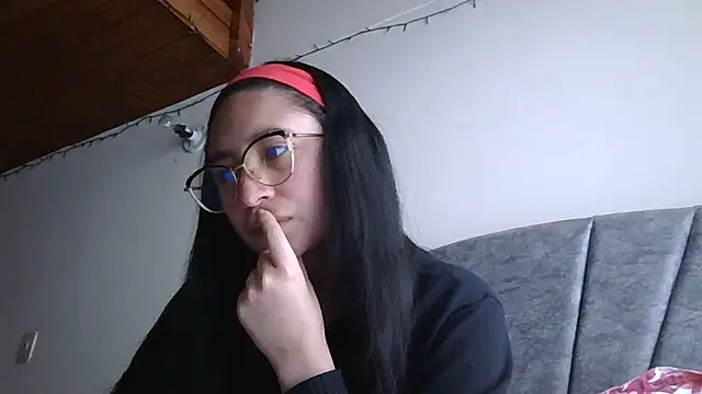 Arielle lov online show from December 2, 2025, 7:42 pm