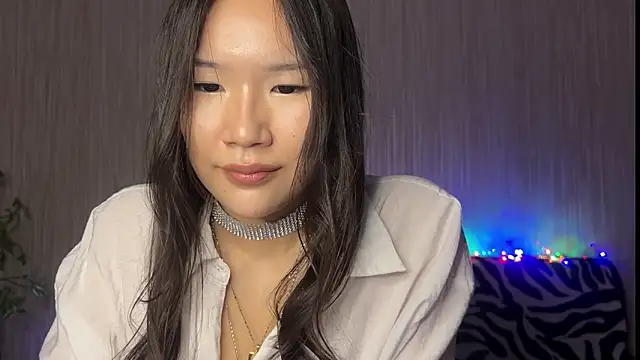 Asian Vi online show from March 9, 2025, 2:21 pm