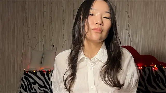 Asian Vi online show from March 17, 2025, 3:40 pm