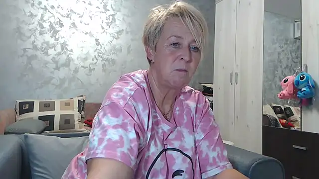 RosesandLillies online show from October 16, 2025, 5:47 pm