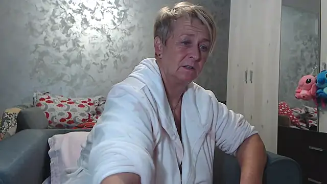 RosesandLillies online show from November 6, 2025, 5:25 pm