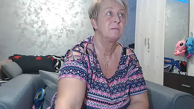 RosesandLillies online show from January 14, 2026, 6:02 pm