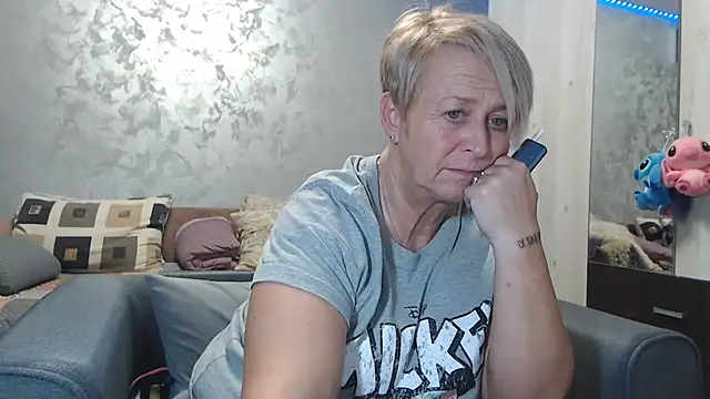 RosesandLillies online show from February 19, 2026, 6:26 pm