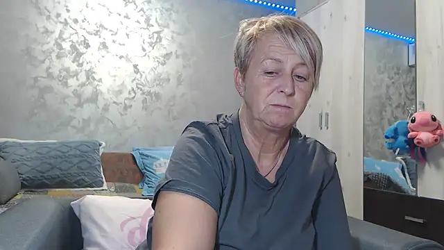 RosesandLillies online show from February 22, 2026, 4:38 pm