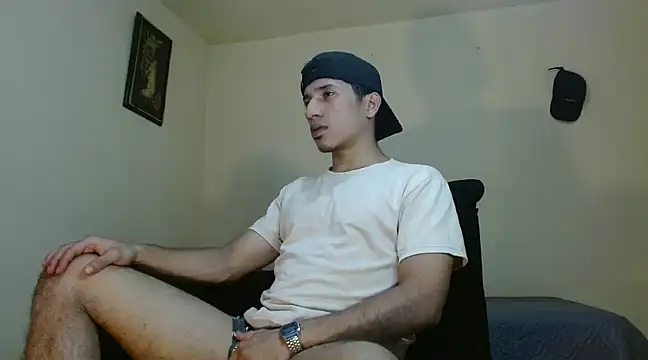 Snapshot of AngelHil chatting on February 23, 2025, 10:42 pm AngelHil online show from February 23, 2025, 10:42 pm