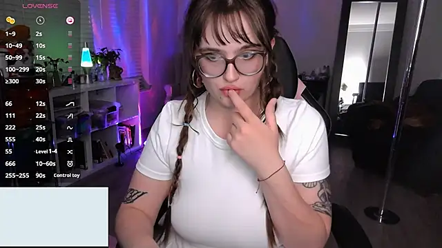 Snapshot of Snickerdoodles69 chatting on March 14, 2025, 3:48 am Snickerdoodles69 online show from March 14, 2025, 3:48 am