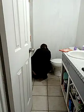 HTXBELLE online show from October 19, 2025, 5:24 pm