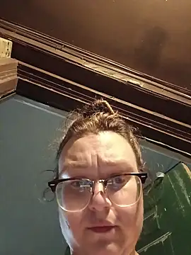 HTXBELLE online show from October 24, 2025, 1:13 am