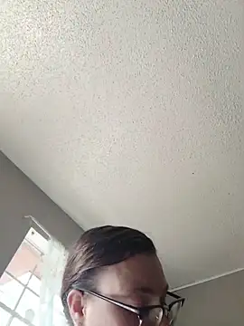 HTXBELLE online show from November 1, 2025, 5:26 pm