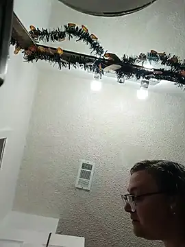 HTXBELLE online show from November 18, 2025, 12:16 am