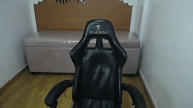 Snapshot of catalina25_t chatting on October 4, 2025, 1:03 am catalina25 t online show from October 4, 2025, 1:03 am