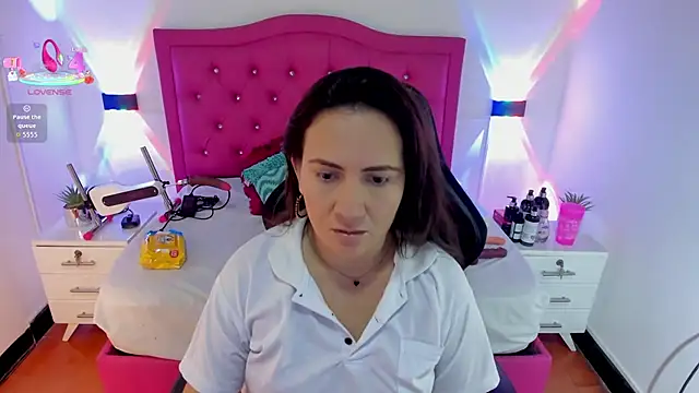 Nathalia rodriguezz online show from October 1, 2025, 3:29 pm