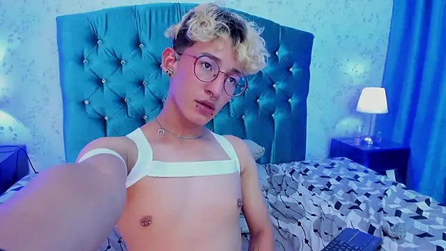 iiangel  online show from March 4, 2025, 5:53 am