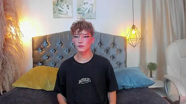 iiangel  online show from October 11, 2025, 3:28 am