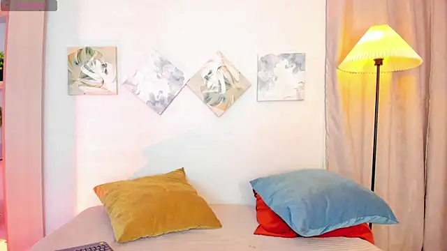 iiangel  online show from December 14, 2025, 5:24 am