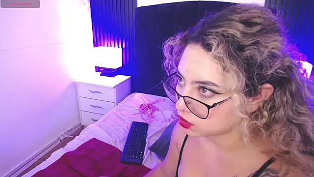 Snapshot of veenus_hs chatting on March 22, 2025, 9:02 am veenus hs online show from March 22, 2025, 9:02 am