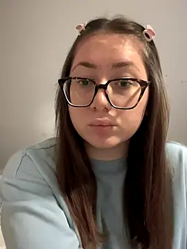 May Alisa online show from October 5, 2025, 1:53 pm